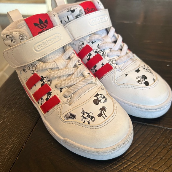 Disney x Addidas Little kids- size 12us - Picture 1 of 7